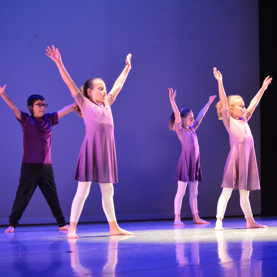 kids dancing on stage 
